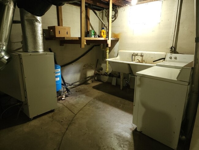 Building Photo - 7522 Utegg Rd