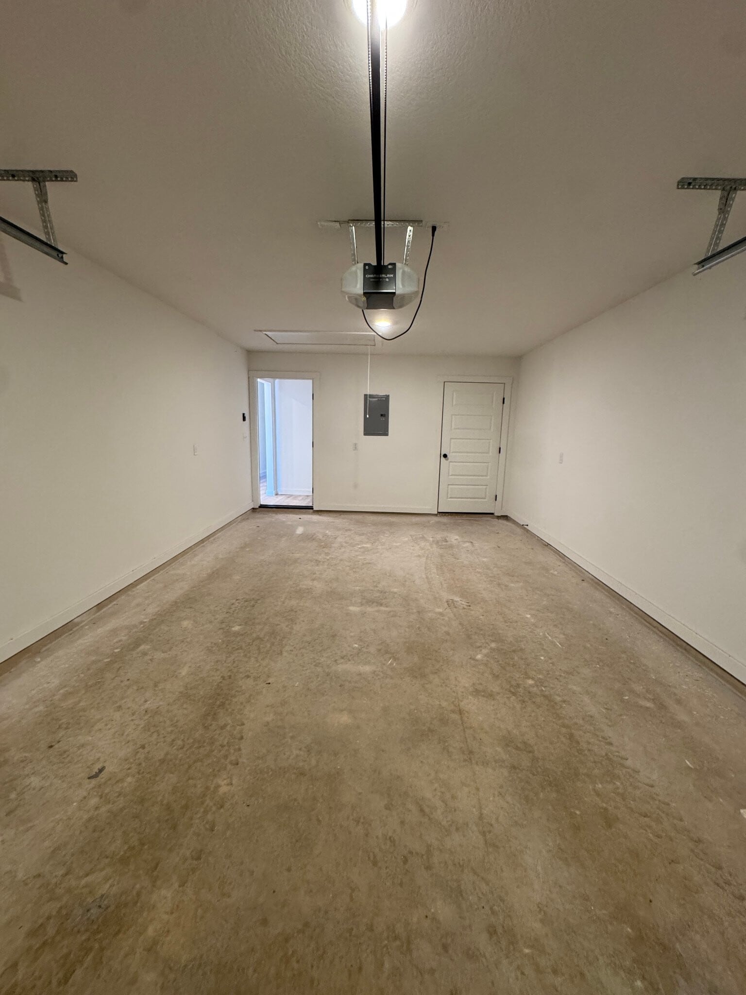Building Photo - 2103 Vista Rosa