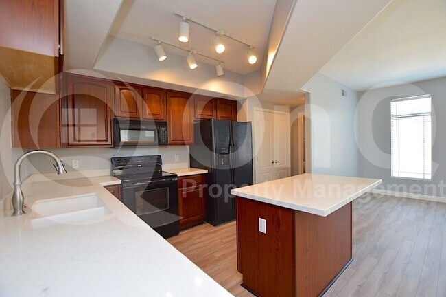 Building Photo - 280 S Evergreen Rd