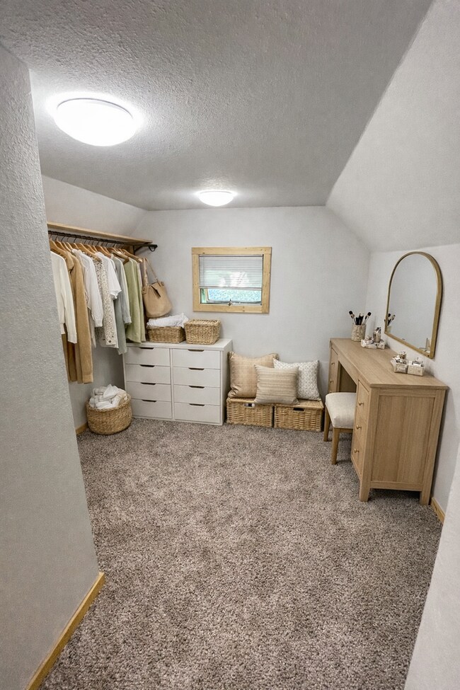 Building Photo - 2315 Oakes Ave