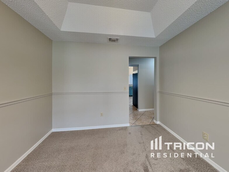 Building Photo - 809 Silversmith Cir
