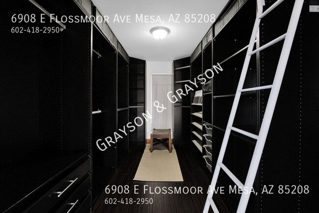 Building Photo - Stunning Two-Bedroom Home Ready for Immediate Move-In!