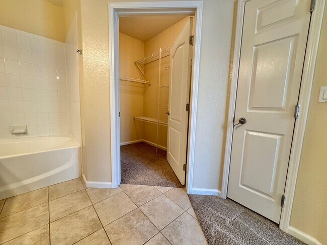 Building Photo - ABSOLUTELY STUNNING 2 BEDROOM, 2 BATHROOM CONDO LOCATED IN THE GATED COMMUNITY OF PACIFIC CREST I...
