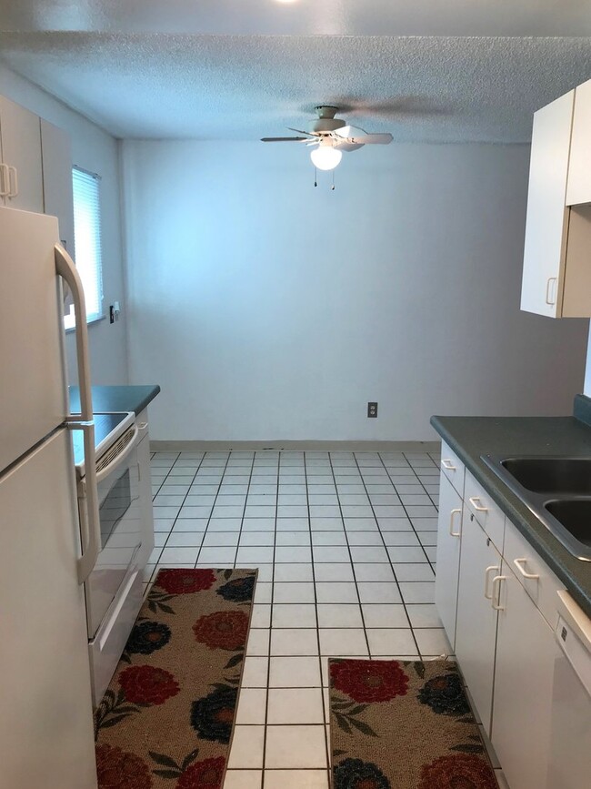 Building Photo - 1531 Northview Dr