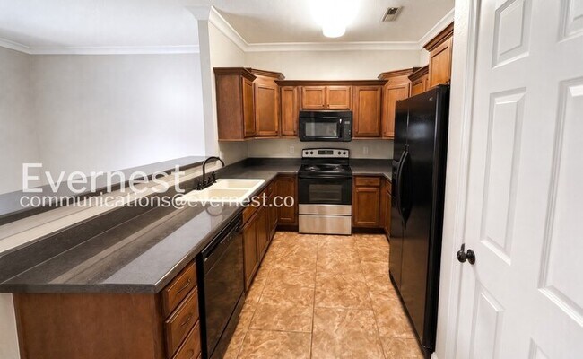 Building Photo - 2-Bed/2-Bath Town Home/Pet Friendly/Available Now!