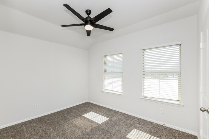 Building Photo - 9732 Walnut Cove Dr