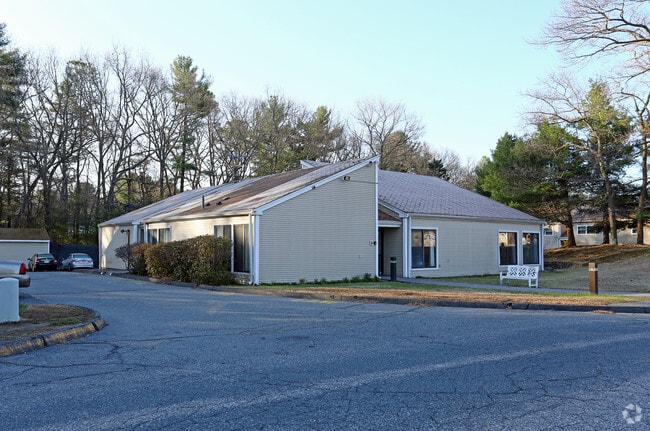 Building Photo - 1 Forest Ln
