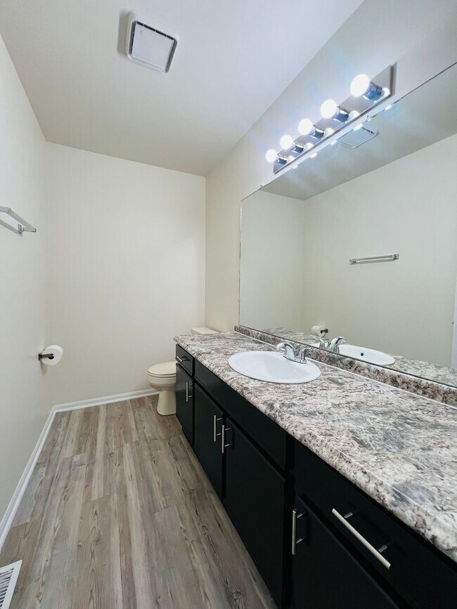 Building Photo - KHR-2711/2713-48-S