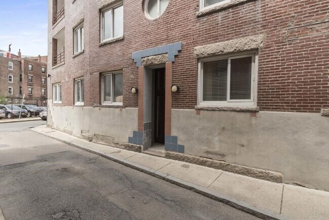 Building Photo - 19 Wiget St