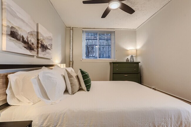 Building Photo - 1666 Detroit St