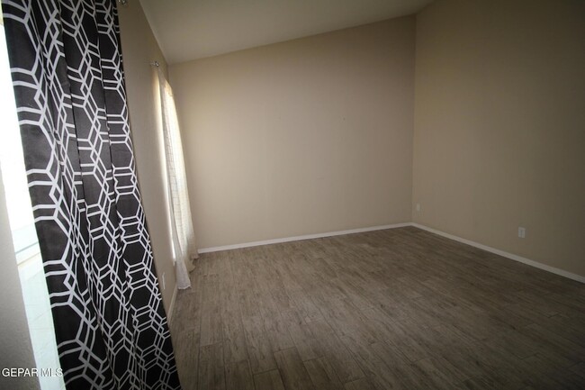 Building Photo - 351 Duanesburg St