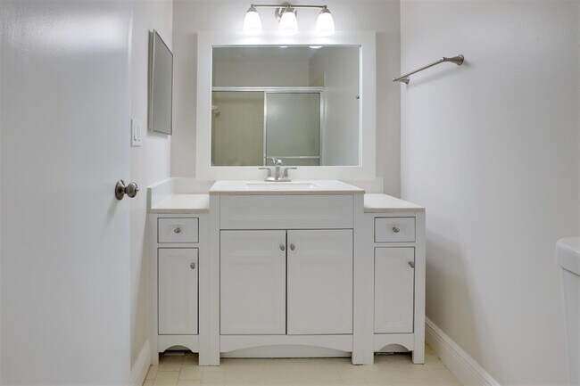 Building Photo - 484 Springdale Cir