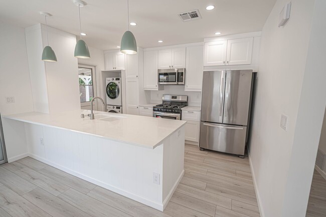 Building Photo - COMING SOON! Canoga Park 4-Bedroom Home fo...