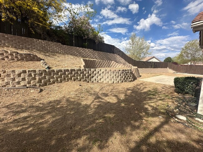 Building Photo - 3 bedroom, 2 bath home in Sparks! Must see!!!