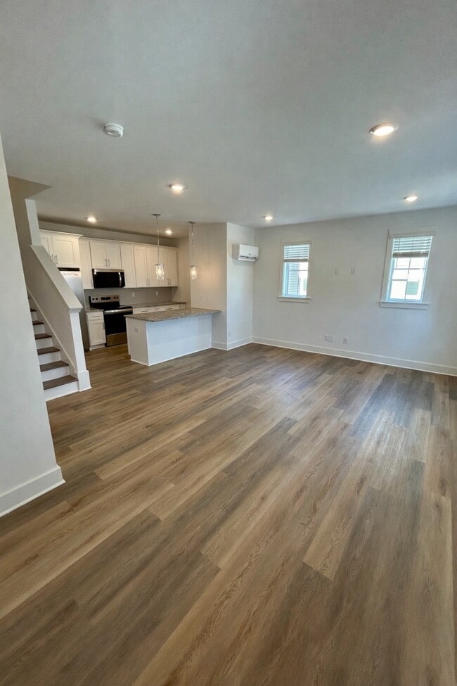 Building Photo - 326 Mulberry Ter