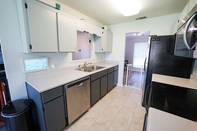 Building Photo - Coming Available!