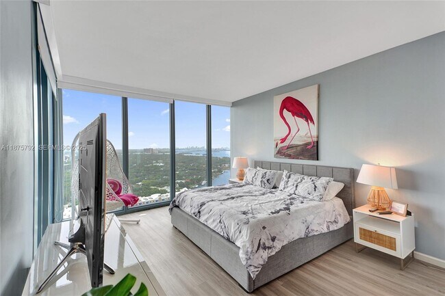 Building Photo - 601 NE 36th St