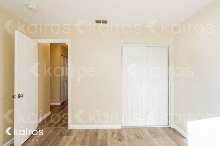 Building Photo - 16 Spring Loop Cir