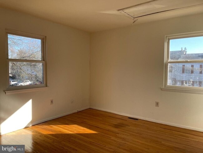 Building Photo - 28 Keith St