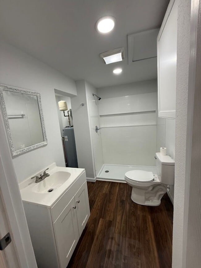 Building Photo - 15 Bluff Ct