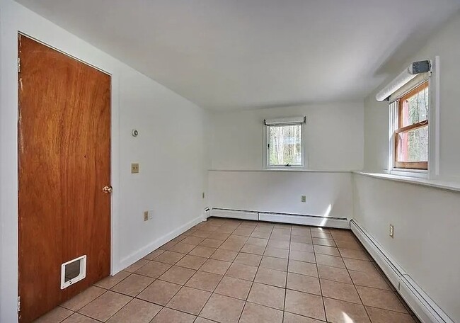 Building Photo - 483 Montague Rd