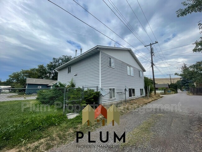 Building Photo - 1023 Cooley St