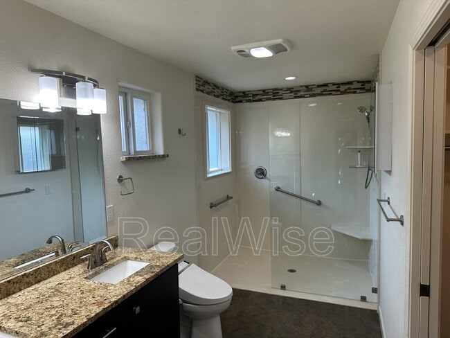 Building Photo - 1267 SW Ironwood Dr