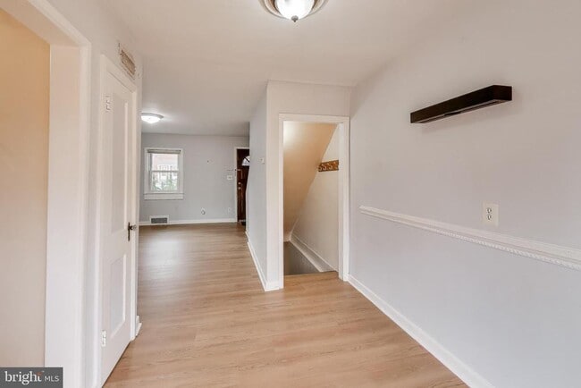 Building Photo - 903 S Irving St