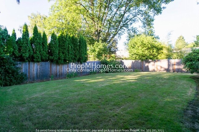Building Photo - Spacious Mid-Century Three Bedroom Home In Woodstock!