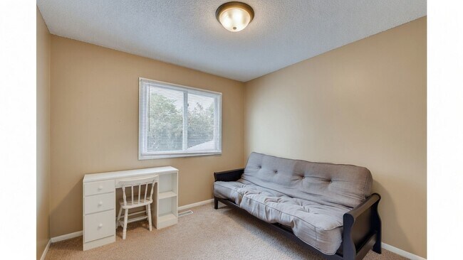 Building Photo - Great 2 Bedroom, 2 Bathroom Side by Side Townhome Unit Available in Coon Rapids - WON'T LAST LONG