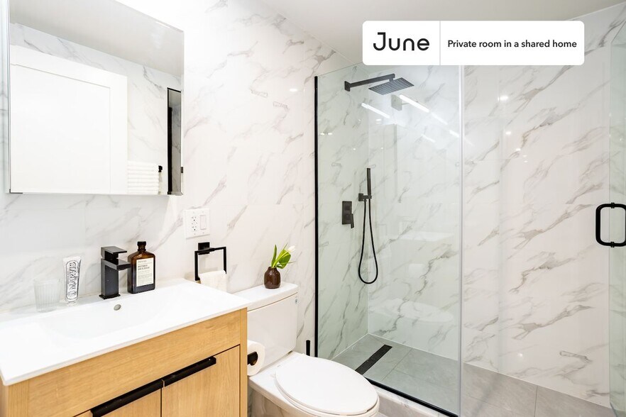 Building Photo - Room in Shared 3.0 bed/2 bath home