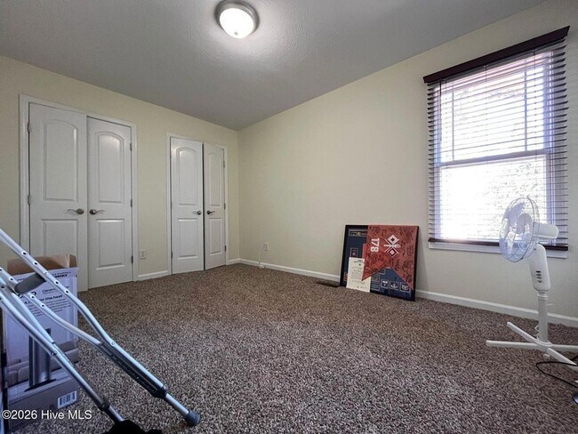 Building Photo - 323 Tokay Dr