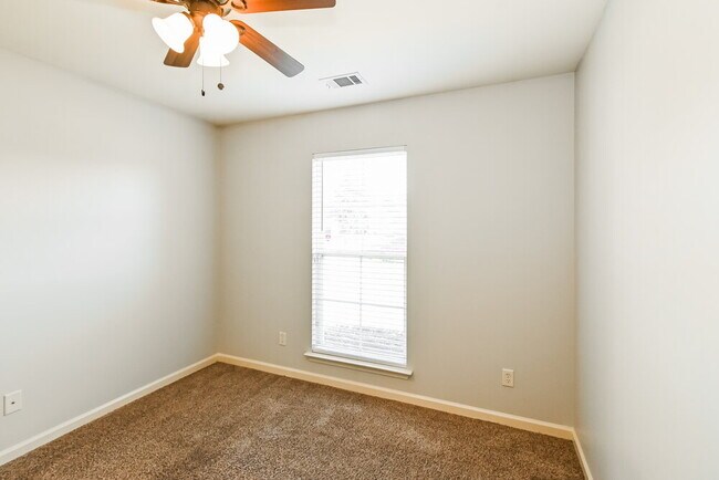 Building Photo - 2639 Cherry Tree Dr