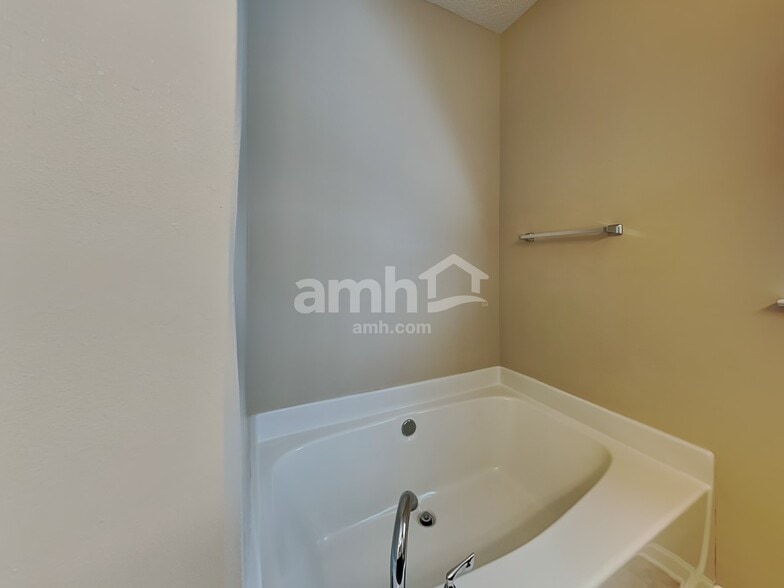 Building Photo - 202 Mare Ct