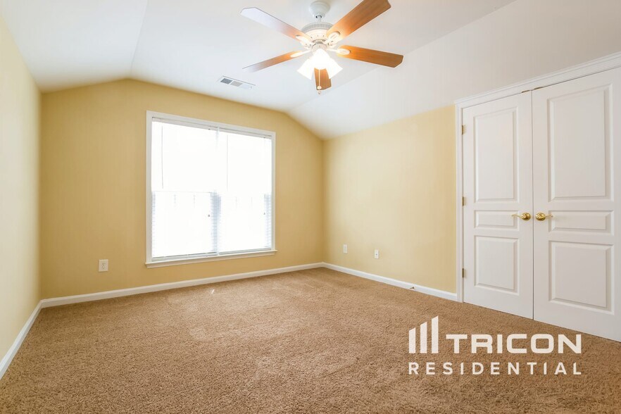 Building Photo - 6610 Waveland Dr