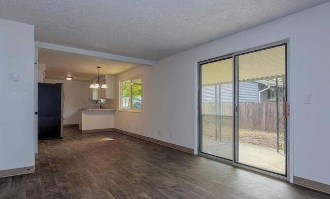 Building Photo - Lake Shore 3 Bedroom- Single Level!