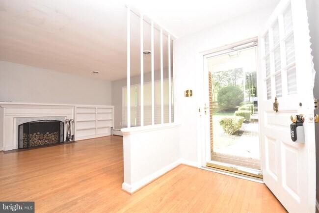 Building Photo - 204 W Locust St