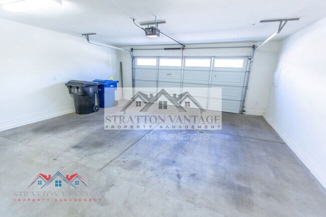 Building Photo - 2821 S Skyline Dr