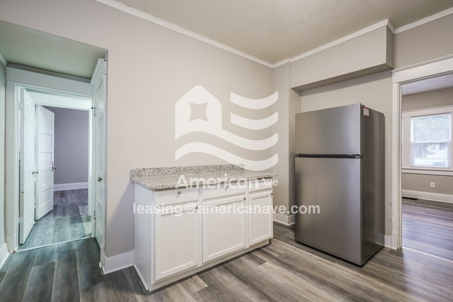 Building Photo - 237 W Garfield Ave