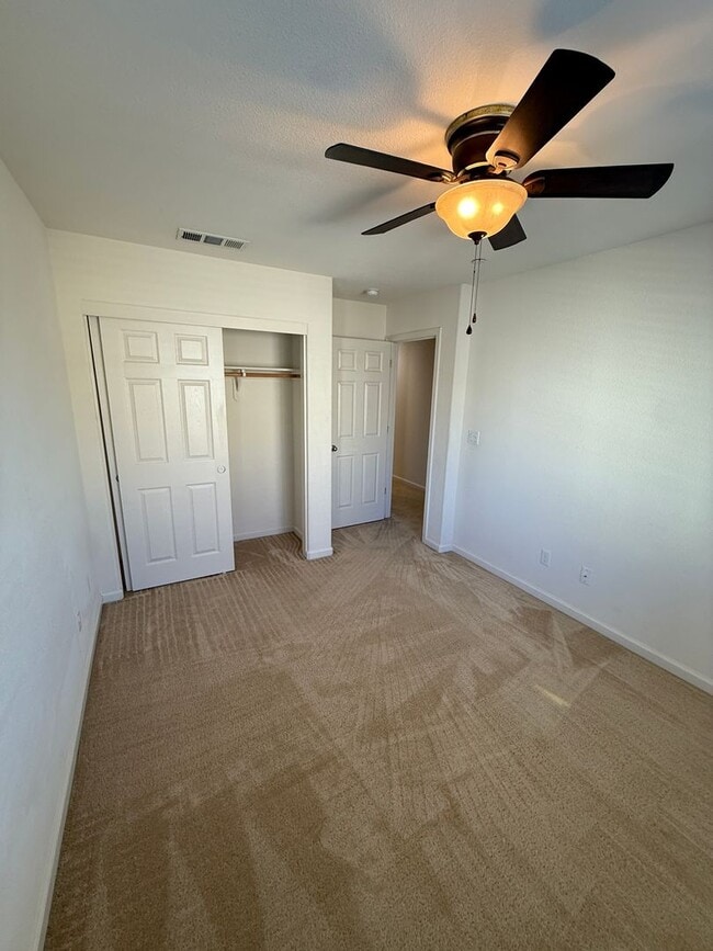 Building Photo - MODERN NEWER 3 BEDROOM 2 STORY FAIRFIELD *...