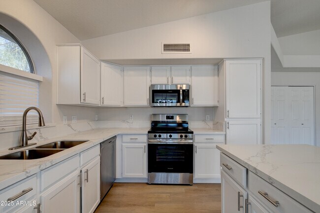 Building Photo - 9859 W Potter Dr