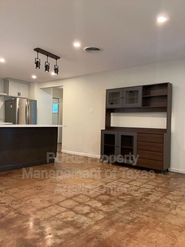 Building Photo - 1301 Clearfield Dr