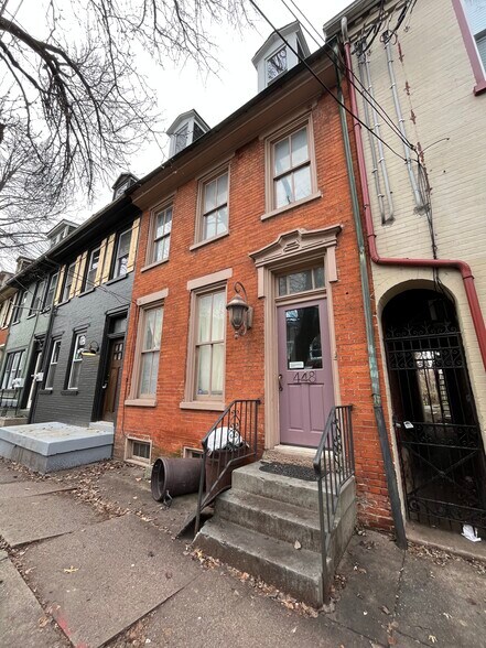 Building Photo - 448 N Queen St