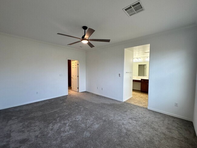 Building Photo - Summerlin Townhome
