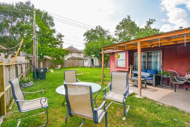 Building Photo - 12106 Pecan Meadow Dr