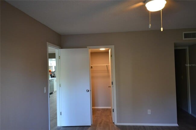 Building Photo - 135 W Cypress Ct