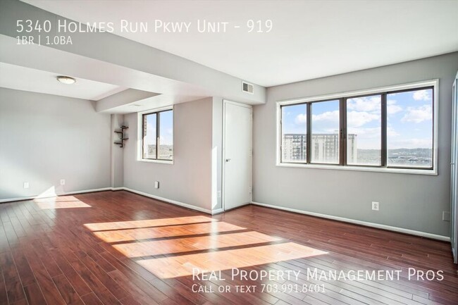 Building Photo - Stylish, Updated Condo Near Metro — All Ut...