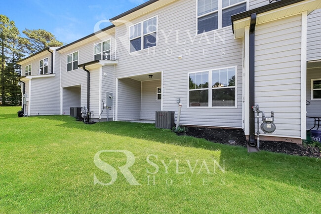 Building Photo - Enjoy living the good life in this 3 bedroom, 2.5 bathroom townhome