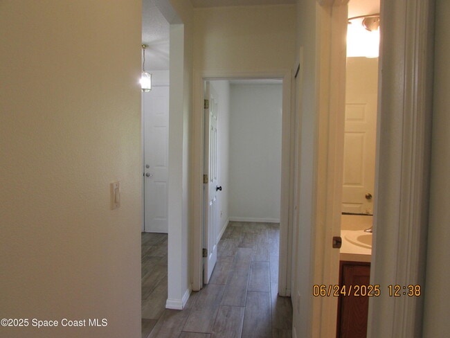 Building Photo - 4192 Collinwood Dr