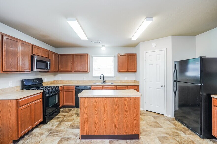 Building Photo - 2527 Floral Bloom Way